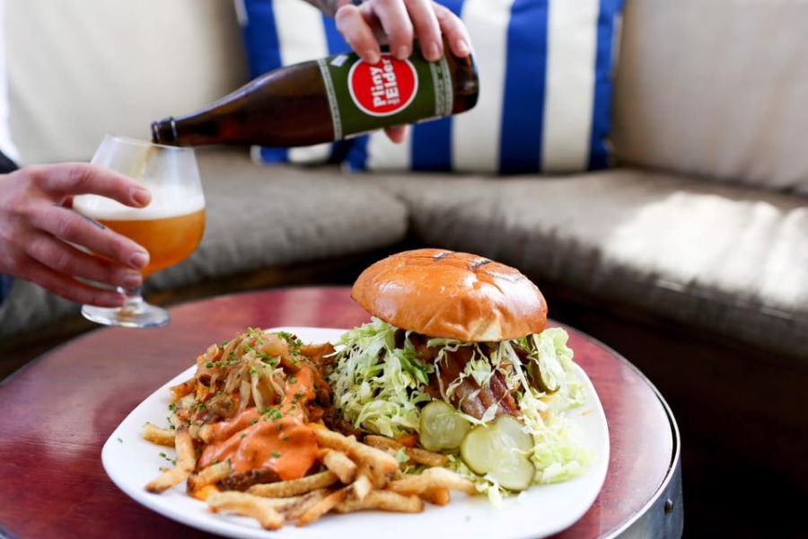 Sealegs LAX - Cabernet Burger Sealegs LAX - Cabernet Burger