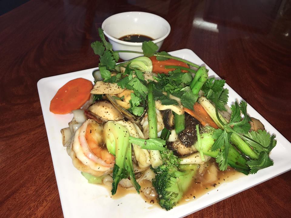 Pho Ga Hai Van Seafood Plate